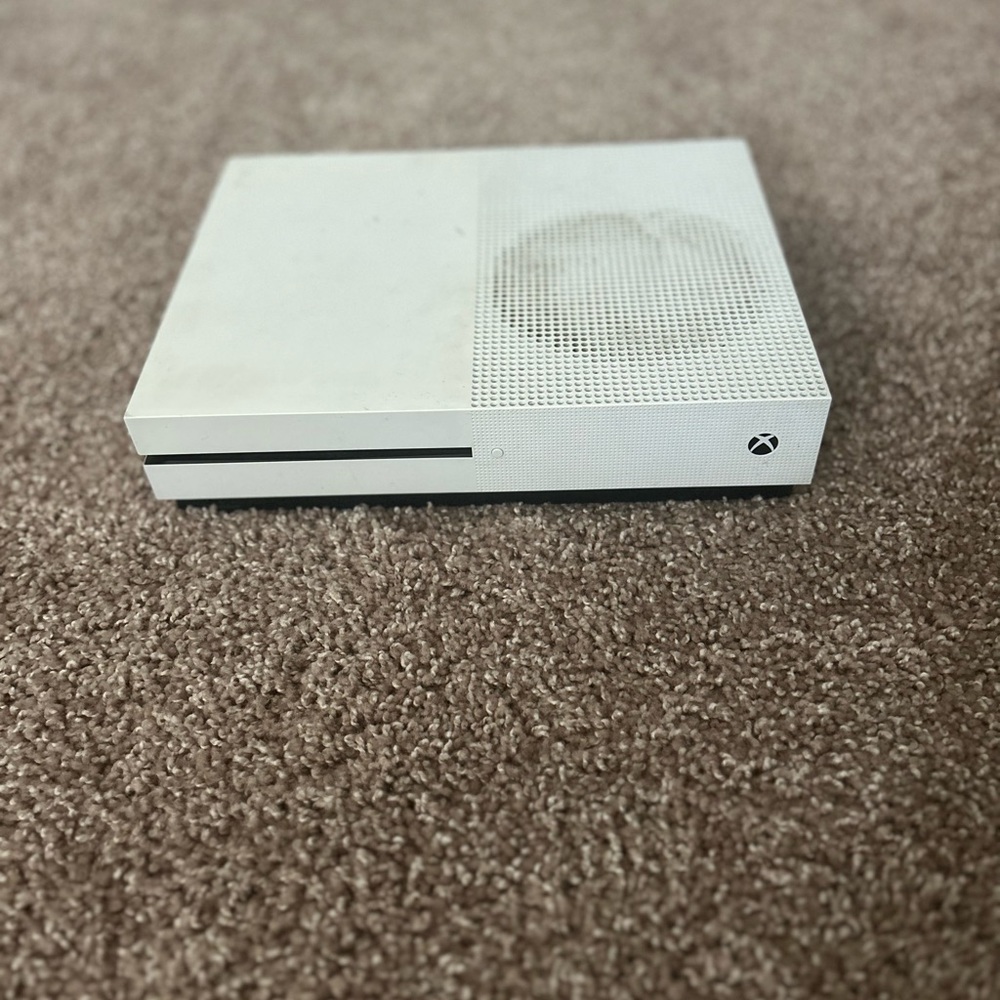 Xbox one console - Picture 1 of 3